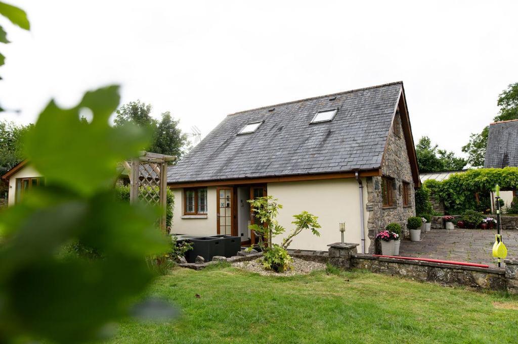 The Anchorage & The Tackleshed Otel Llancarfan Oda fotoğraf